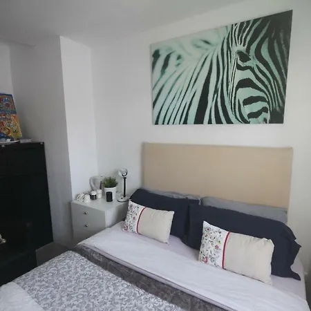 Little Peaceful Retreat Room With Bath, Heating, Terrace, Free Wifi Fridge Easy Parking Marbella Exterior photo
